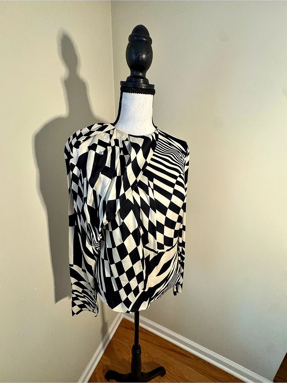 Zara Geometric Long Sleeve Blouse in Black & White Size Small